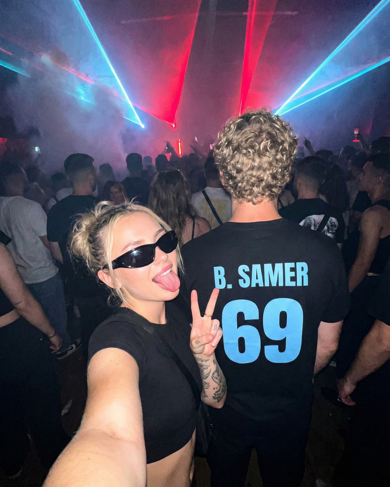 <p><strong>Backprints</strong></p>