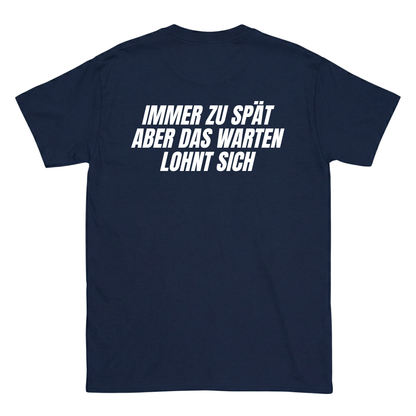 Immer zu spät aber das warten lohnt sich T-Shirt