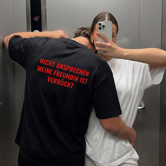 Nicht ansprechen meine Freundin ist verrückt T-Shirt